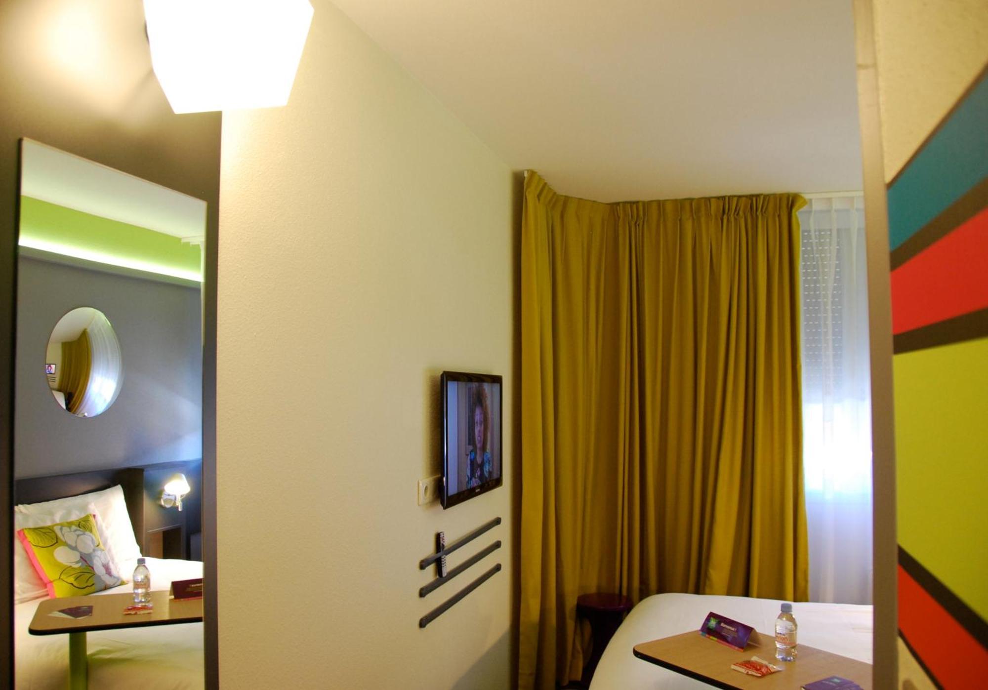 Ibis Styles Roanne Centre Gare Hotel Bagian luar foto