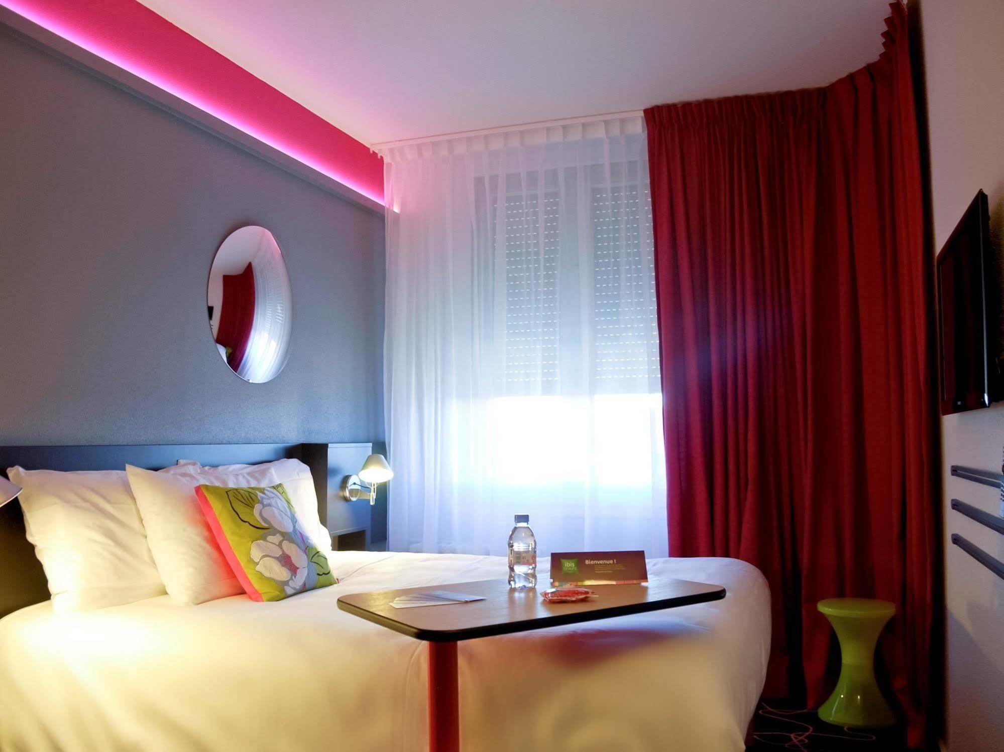 Ibis Styles Roanne Centre Gare Hotel Bagian luar foto